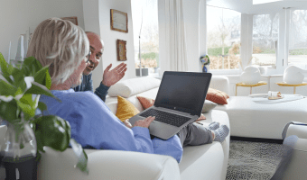 man-vrouw-bank-laptop-1920×700